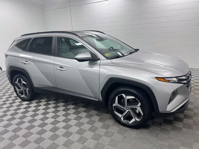Used 2023 Silver Hyundai SEL image 4