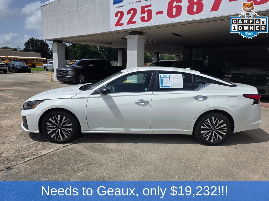 Used 2025 White Nissan 2.5 SV image 3