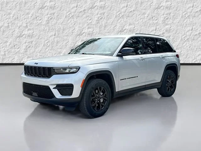 Used 2024 Silver Zynith Jeep Altitude image 7