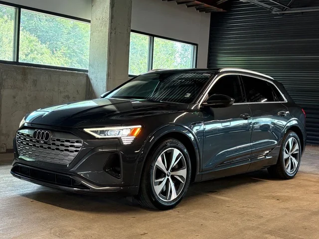 2024 Audi Q8 e-tron Premium