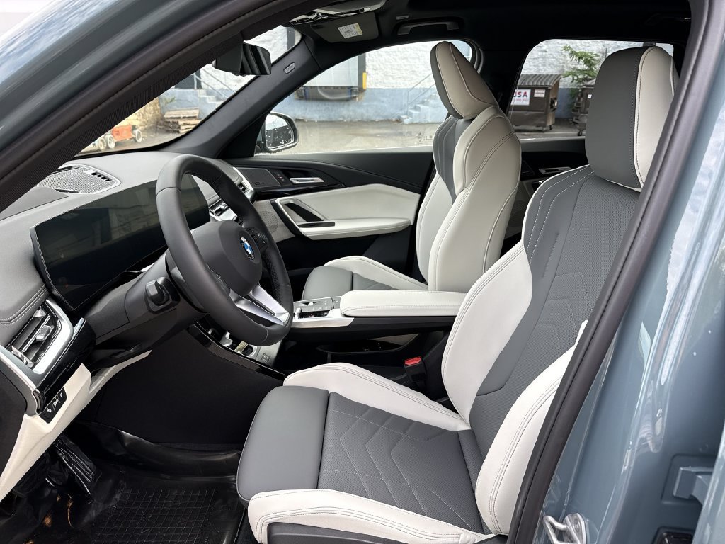 New 2027 Green Metallic BMW xDrive28i image 11