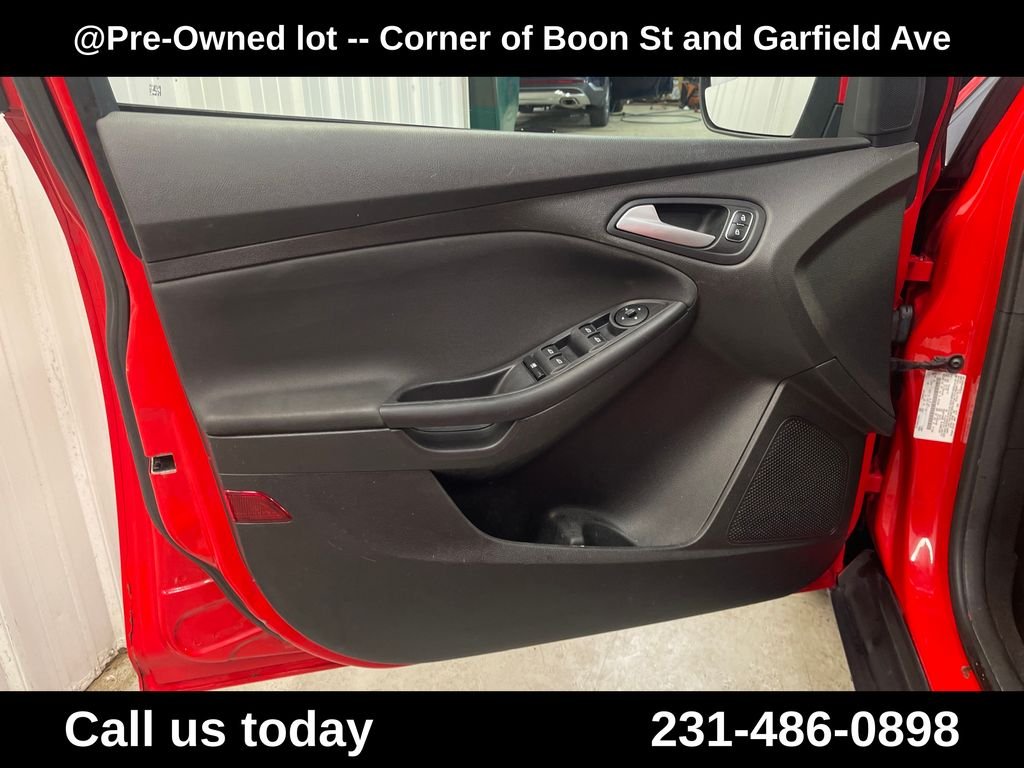 Used 2015 Red Ford SE image 15