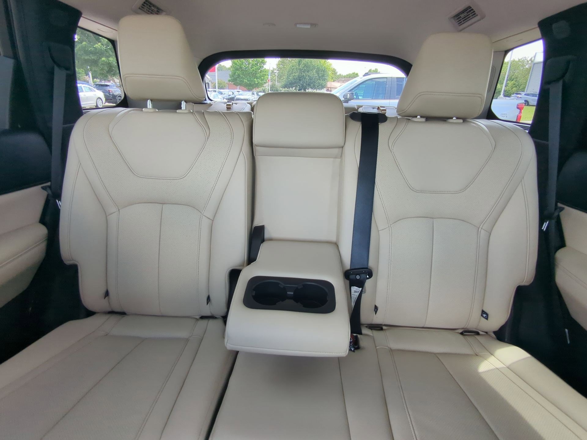 Used 2025 Warm Titanium INFINITI LUXE image 22