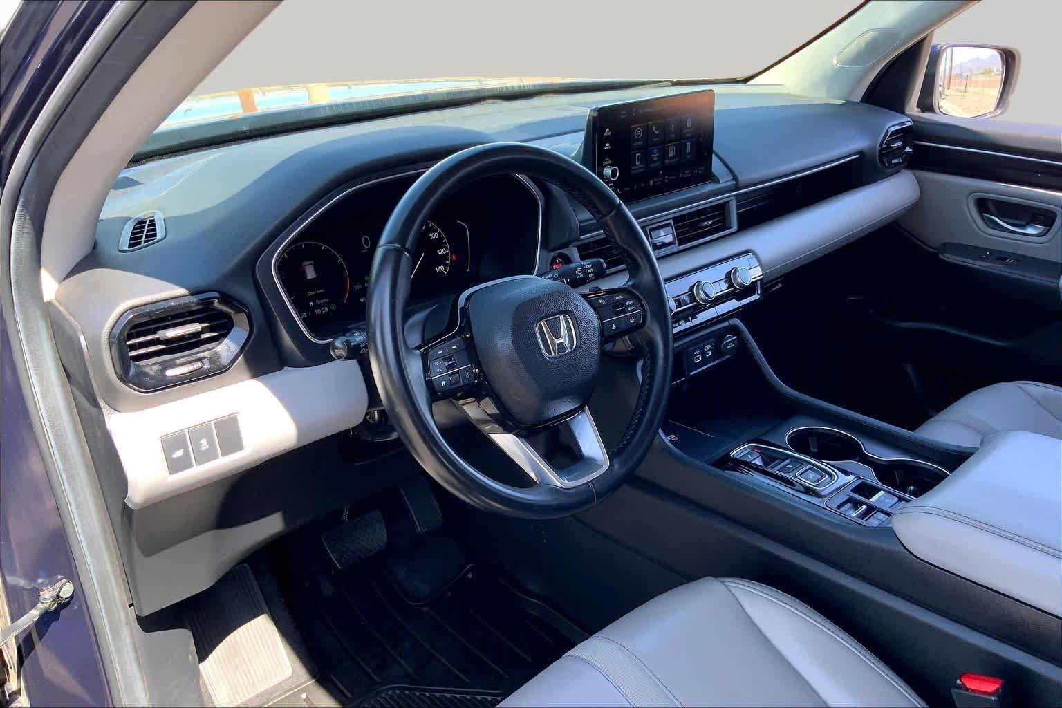 Used 2025 Obsidian Blue Pearl Honda EX-L image 17