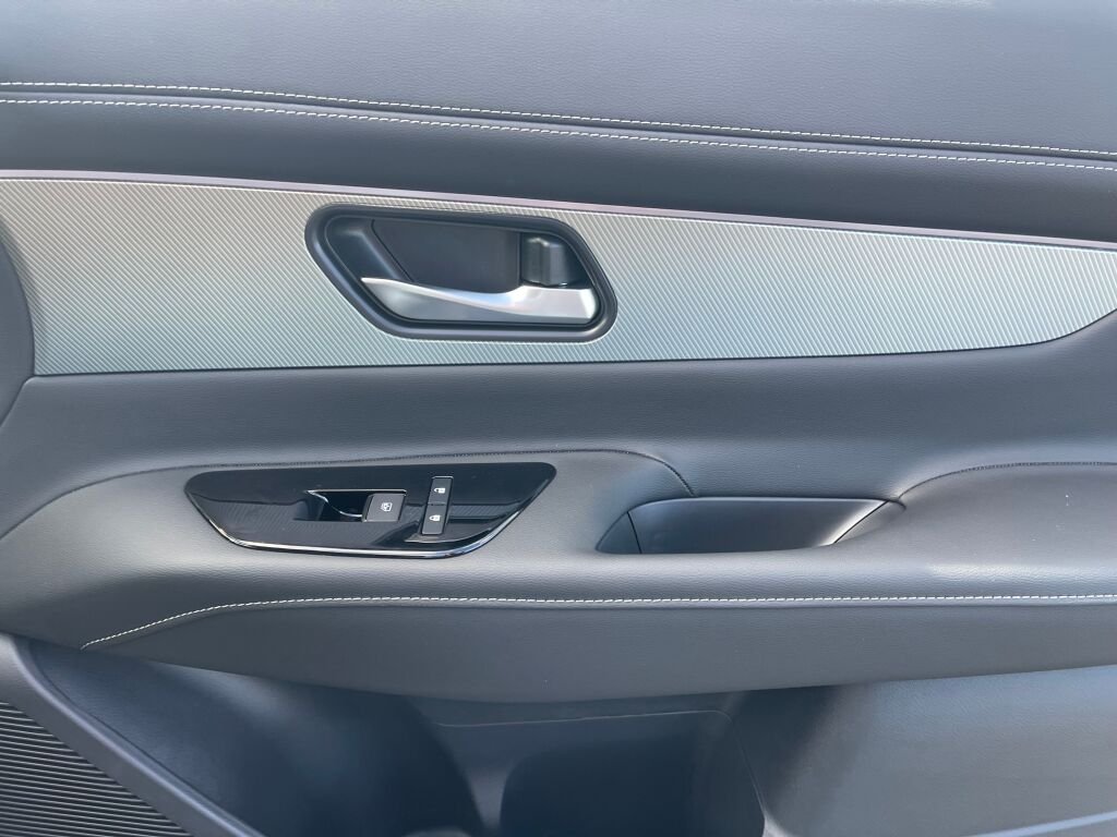 New 2027 Everest White Pearl Tricoat/Super Black Nissan Platinum image 23