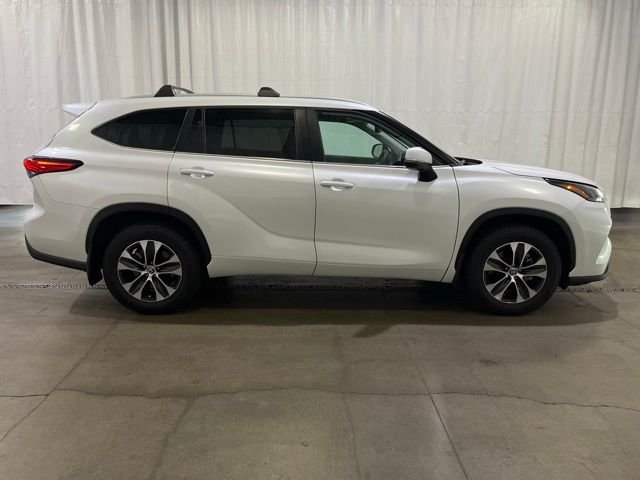 Used 2023 Beige Toyota XLE image 2