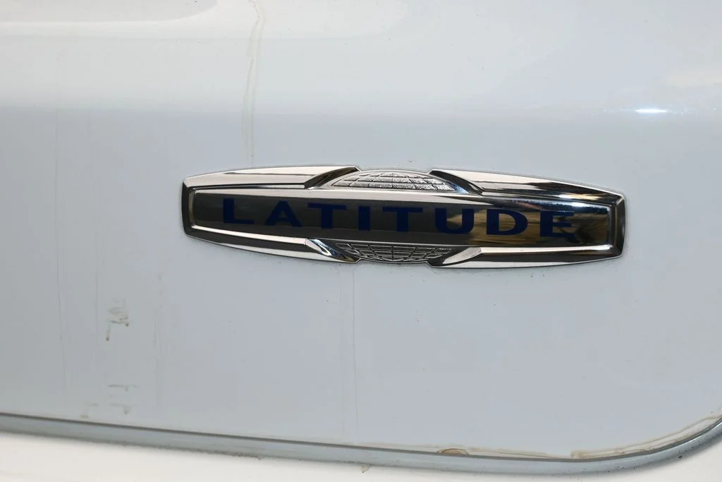 Used 2023 Bright White Clearcoat Jeep Latitude image 30