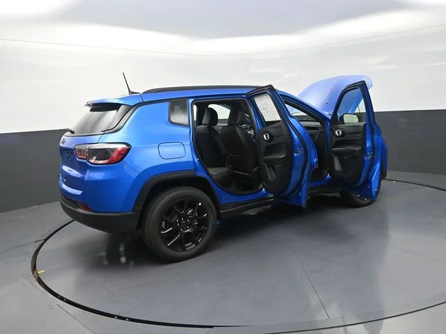New 2026 Hydro Blue Pearlcoat Jeep Latitude image 35
