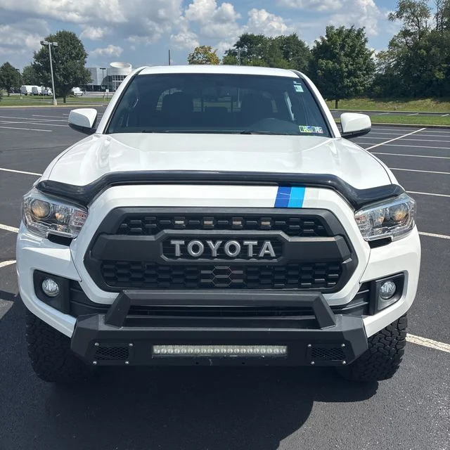 Used 2017 Super White Toyota TRD Off-Road image 6