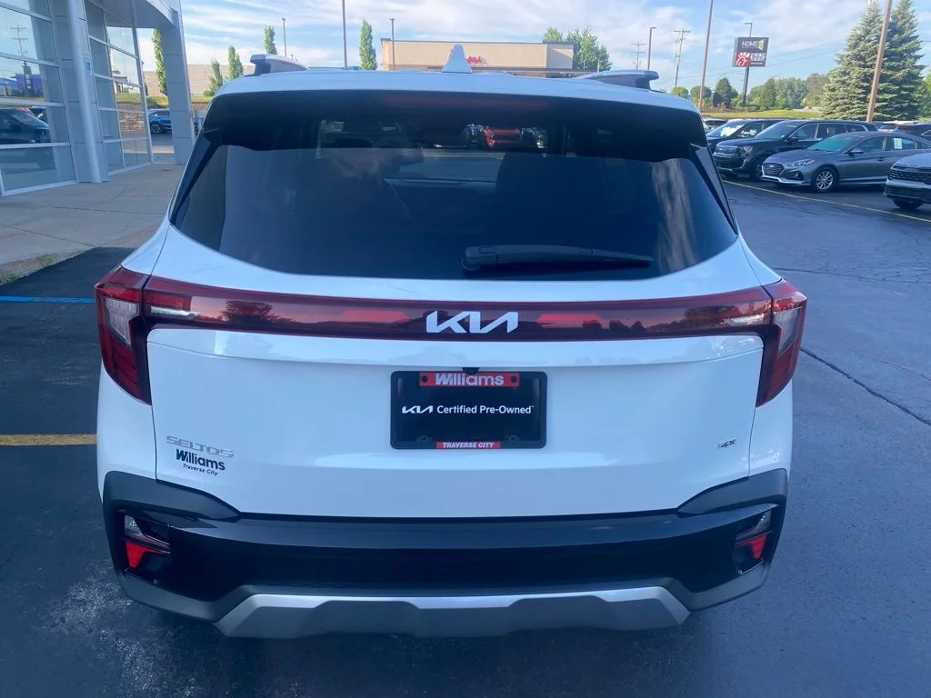 Used 2024 Snow White Pearl Kia EX image 10