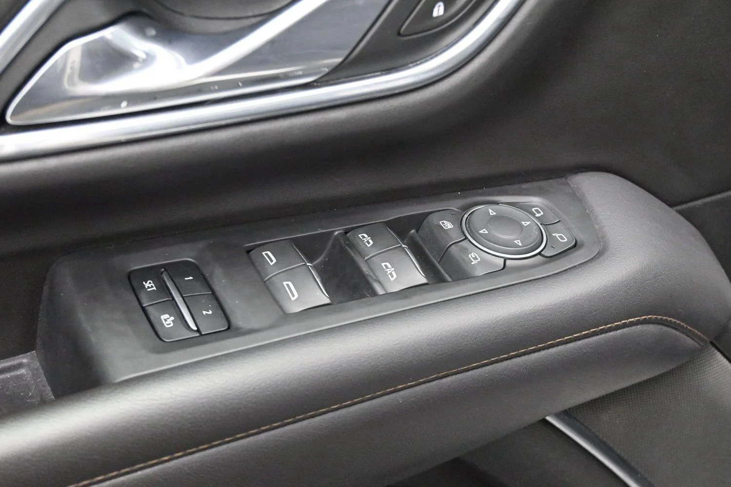 Used 2021 IRIDESCENT PEARL TRICOAT Chevrolet High Country image 11