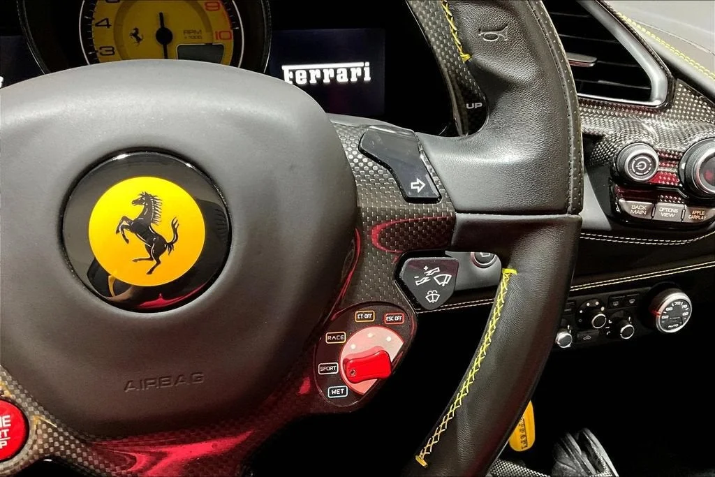 Used 2018 Giallo Modena Ferrari  image 12