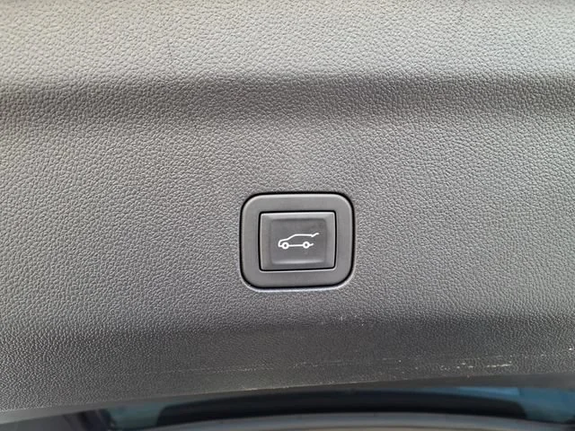Used 2025 Sterling Metallic GMC Denali image 7