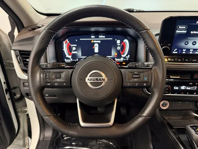 Used 2021 White Nissan Platinum image 17