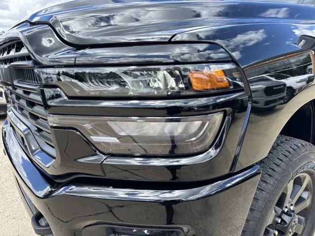 New 2027 Diamond Black Crystal Pearl-Coat Exterior Paint RAM Black Express image 8