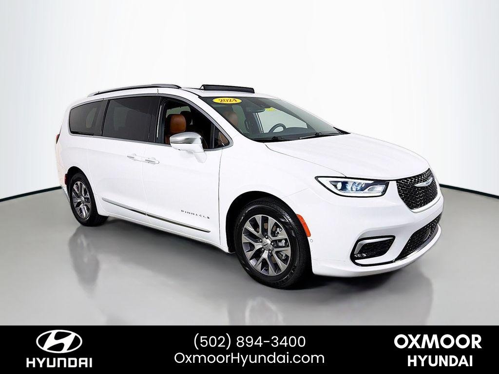 2024 Chrysler Pacifica Hybrid Pinnacle PHEV's photo