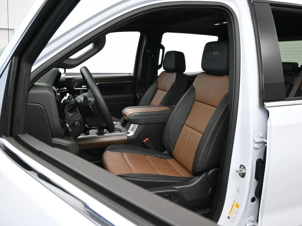 Used 2026 Summit White Chevrolet High Country image 9