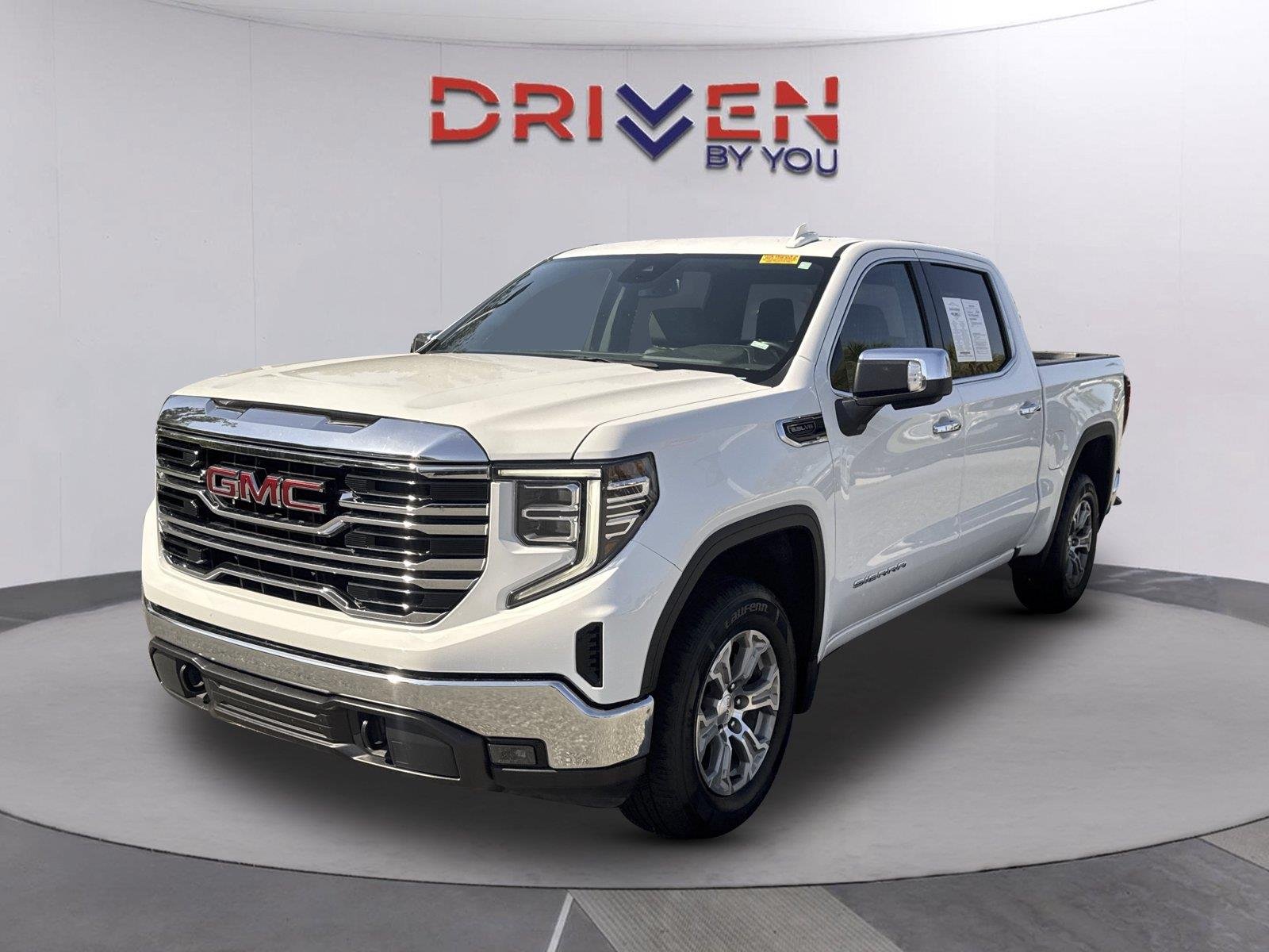 Used 2025 SUMMIT WHITE GMC SLT image 7
