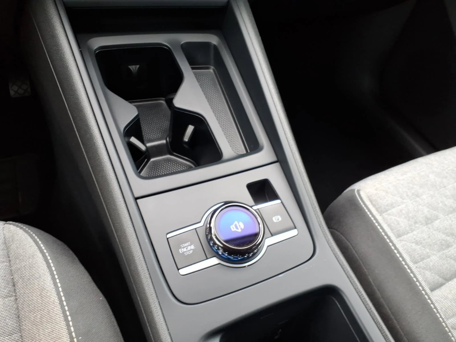 Used 2025 Platinum Gray Metallic Volkswagen S image 19