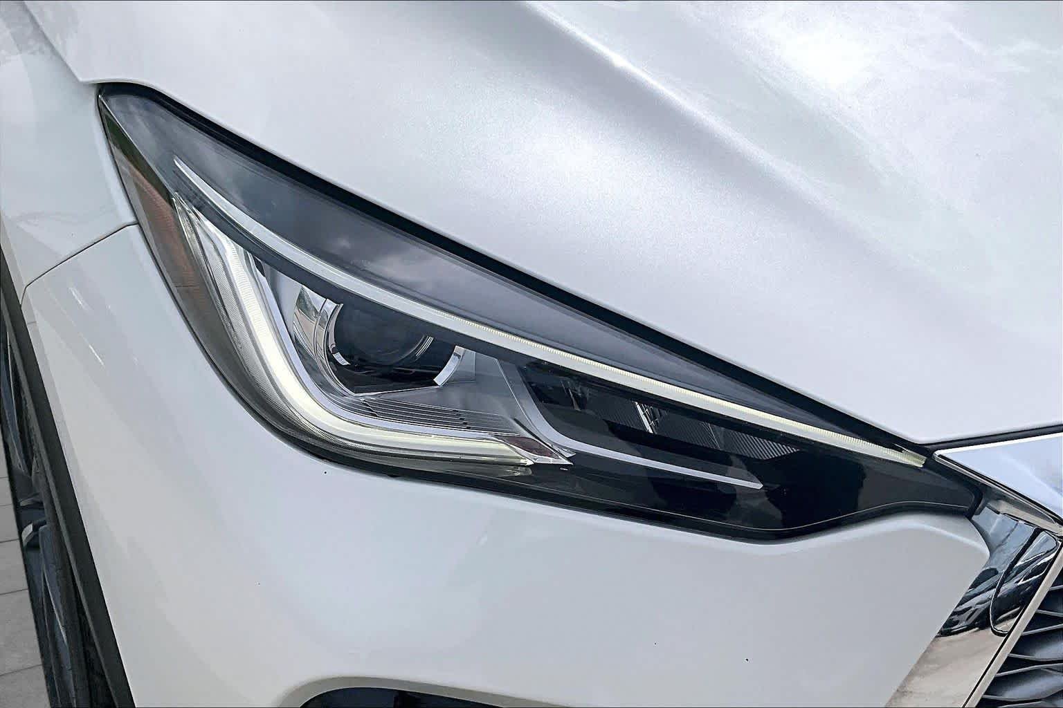Used 2023 Majestic White INFINITI LUXE image 27