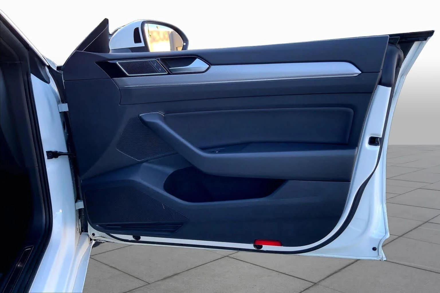 Used 2019 Pure White Volkswagen SEL R-Line image 23