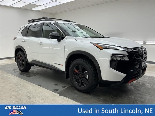 Used 2026 Everest White Pearl Tricoat Nissan Rock Creek image 3