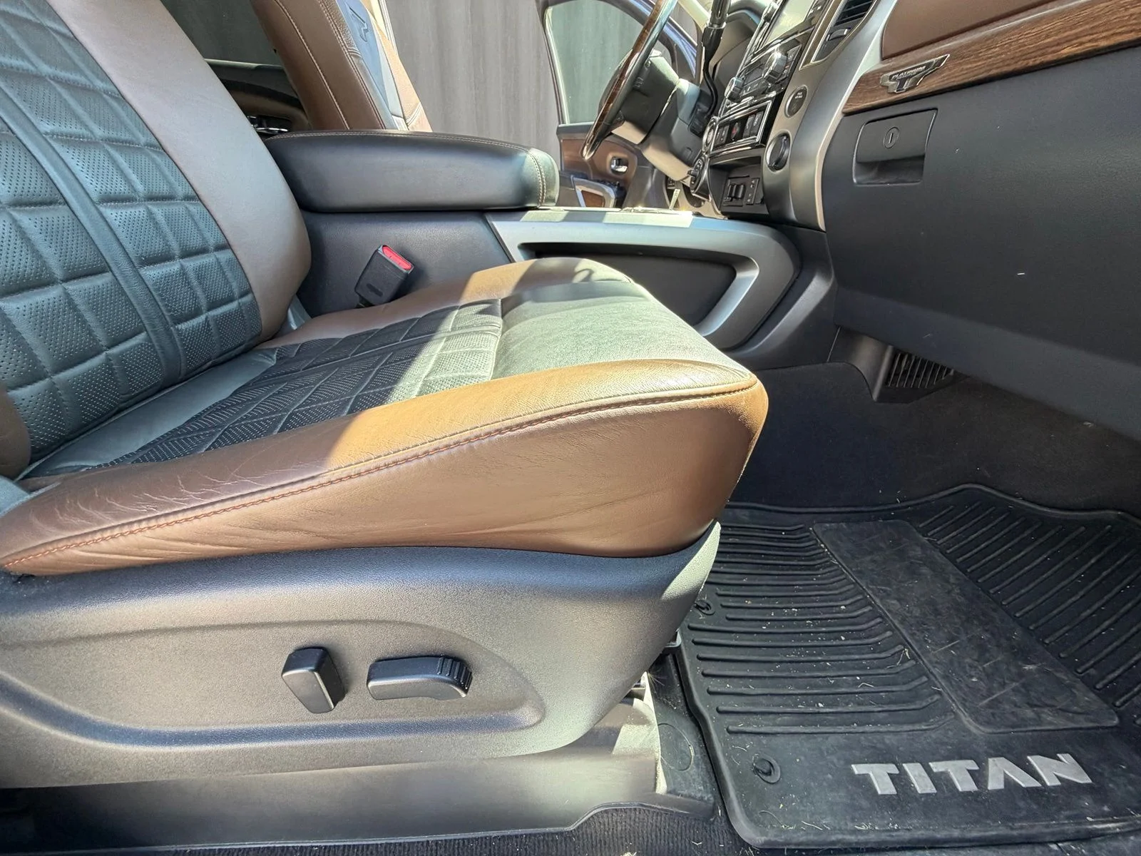 Used 2017 Brown Nissan Platinum Reserve image 16