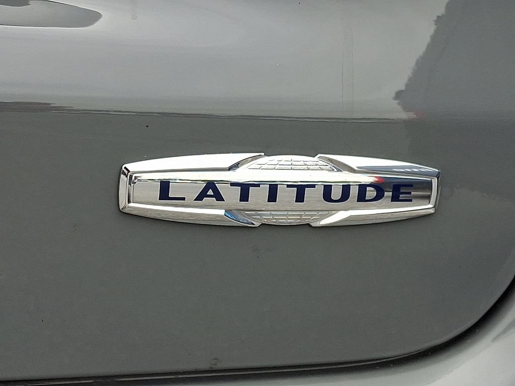 Used 2023 Gray Jeep Latitude image 10