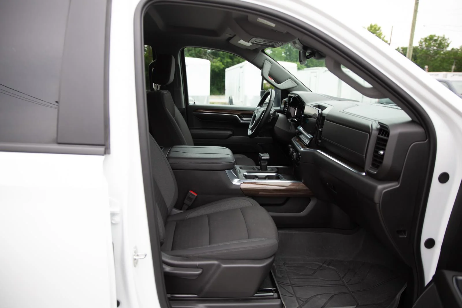 Used 2024 Summit White Chevrolet RST image 24