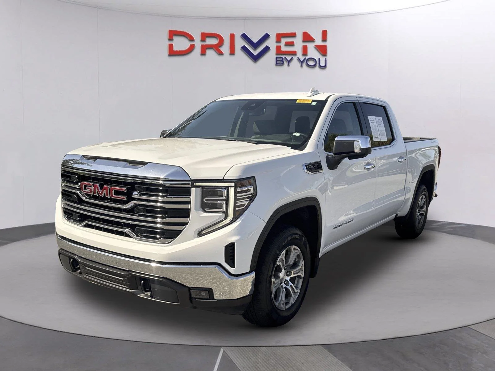 Used 2025 SUMMIT WHITE GMC SLT image 7
