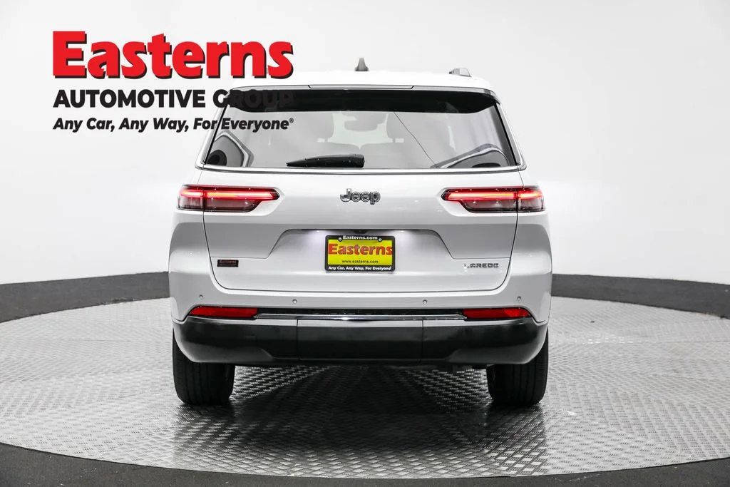 Used 2023 White Jeep Laredo image 6
