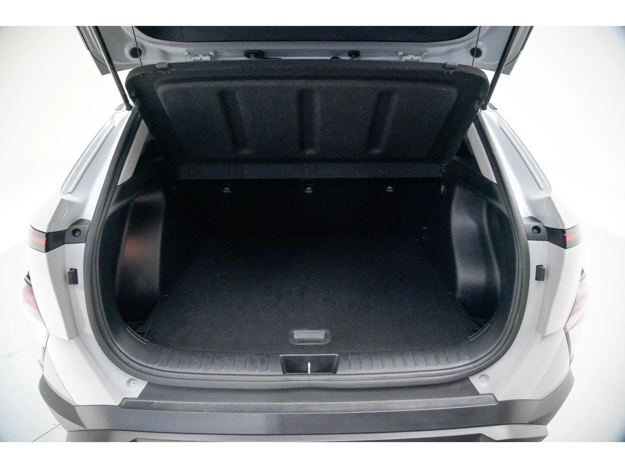 Used 2025 Cyber Gray Metallic Hyundai SEL image 13