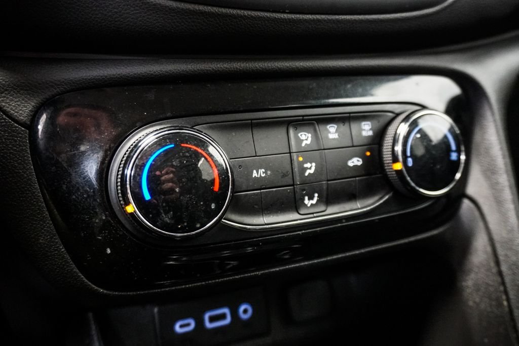 Used 2023 Gray Buick Preferred image 22