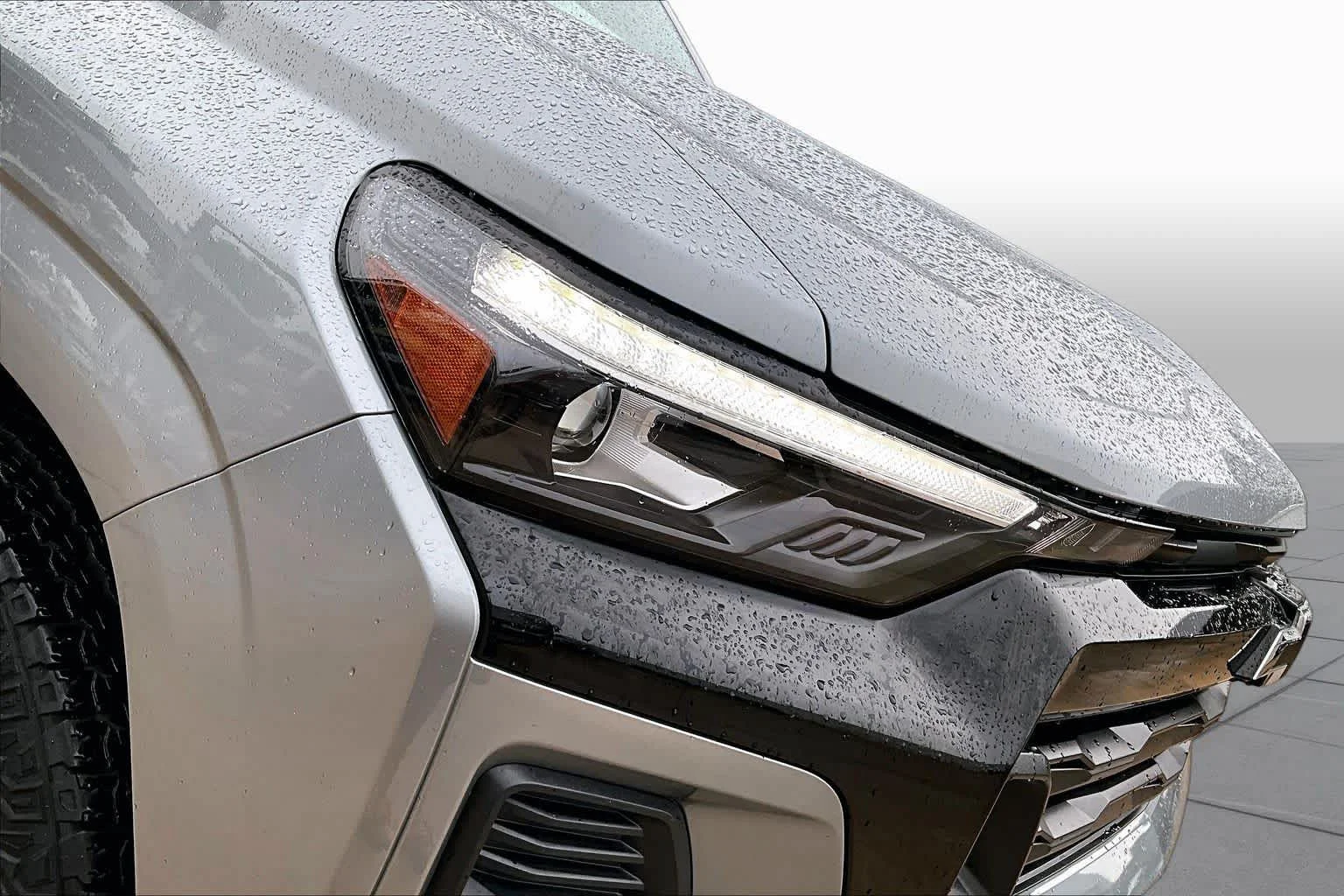 Used 2024 Sterling Gray Metallic Chevrolet 4WD Z71 image 27
