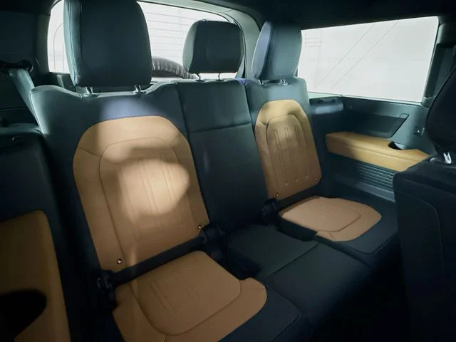 Used 2024 Silver Land Rover X image 29
