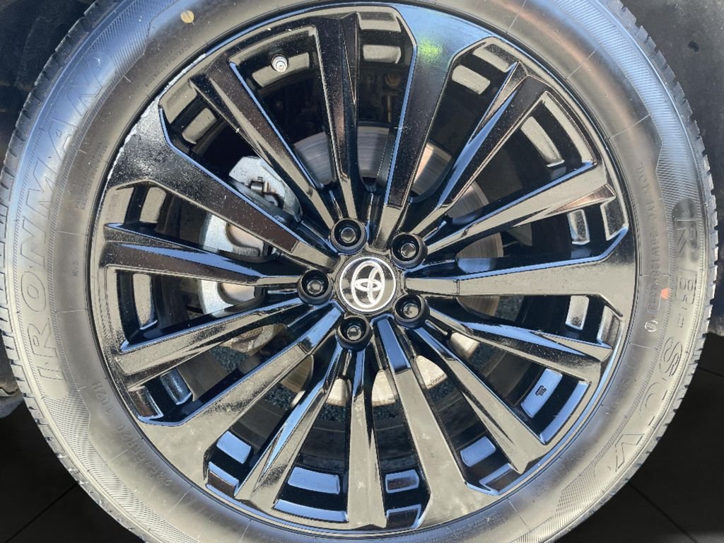 Used 2025 Silver Toyota XLE image 26
