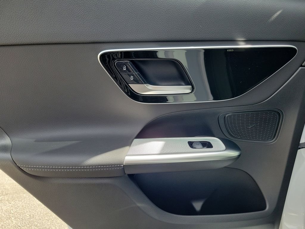 New 2026 MANUFAKTUR Moonlight White Metallic Mercedes-Benz GLC 300 image 9