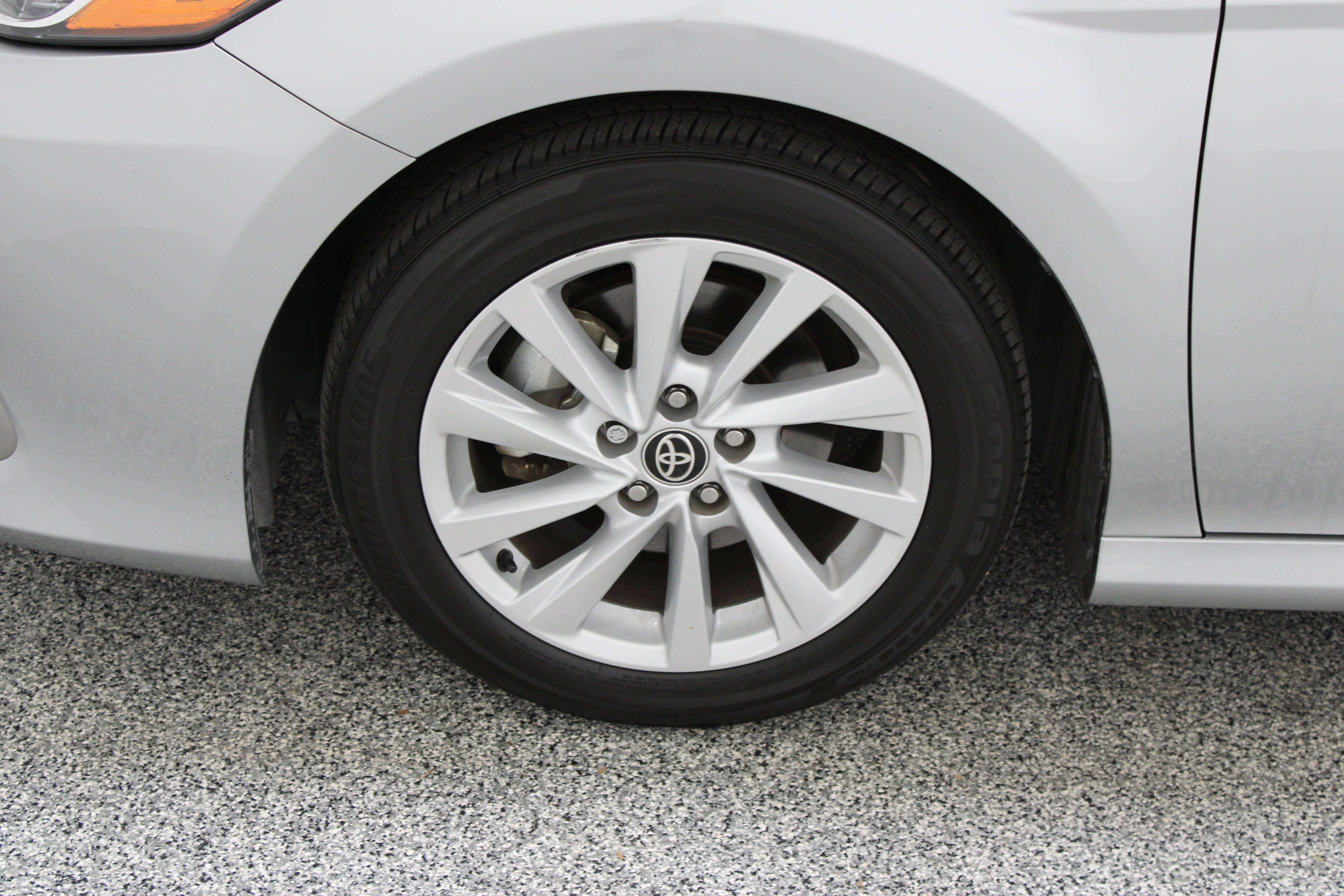 Certified Used 2022 Celestial Silver Metallic Toyota LE 2.5L image 11