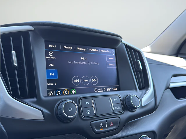 Used 2024 White GMC SLT image 19