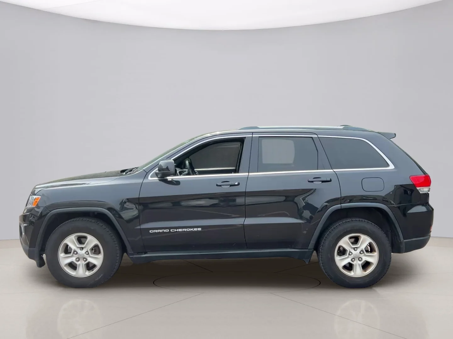 Used 2014 Gray Jeep LAREDO 4WD image 2