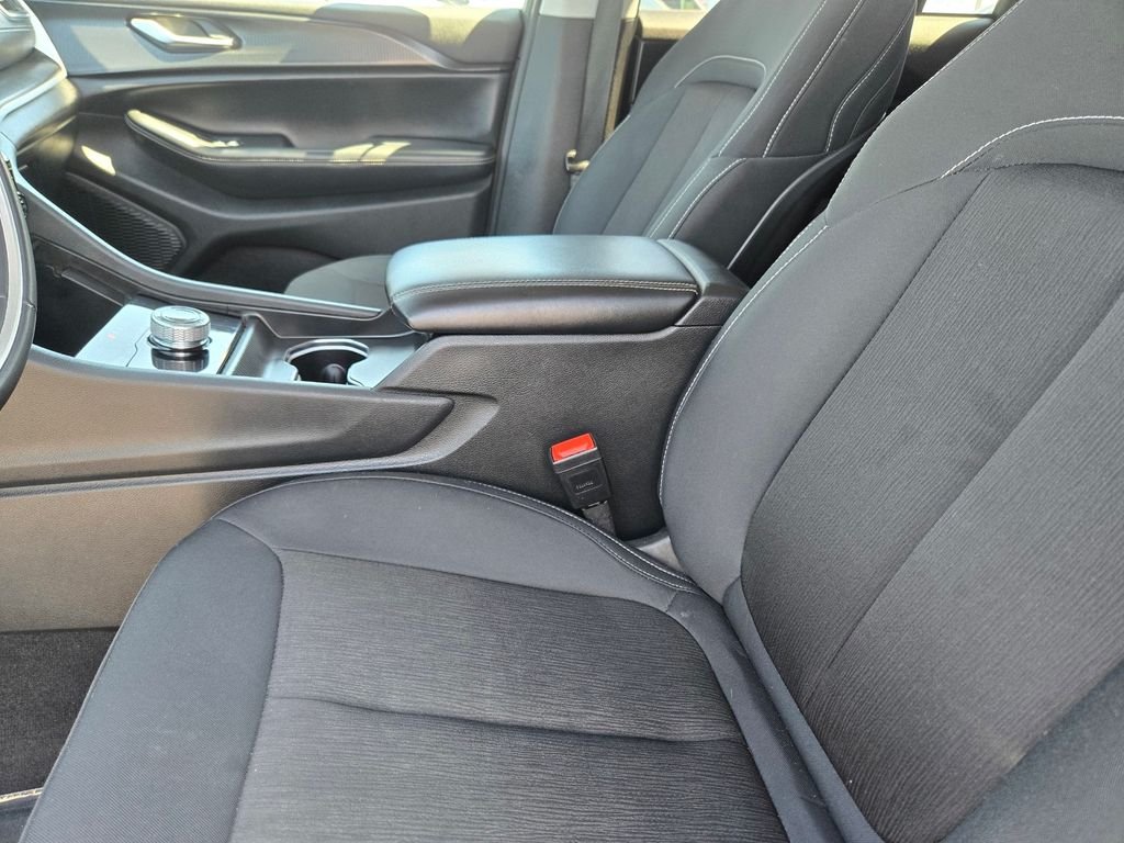 Used 2023 White Jeep Laredo image 12
