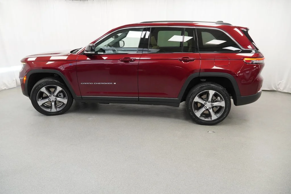 Used 2022 Red Jeep 4xe image 28