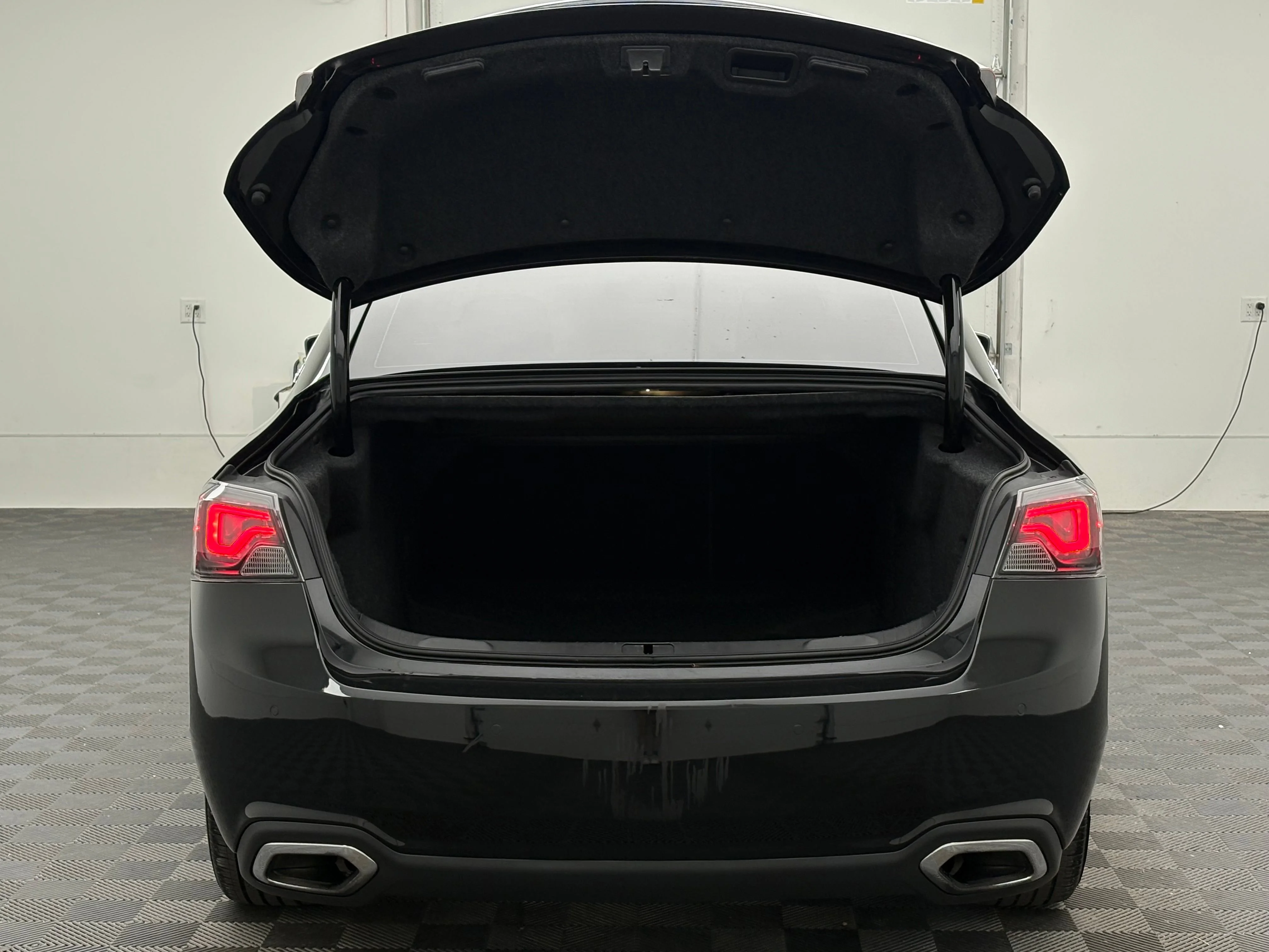Used 2018 BLACK Chevrolet Premier image 9