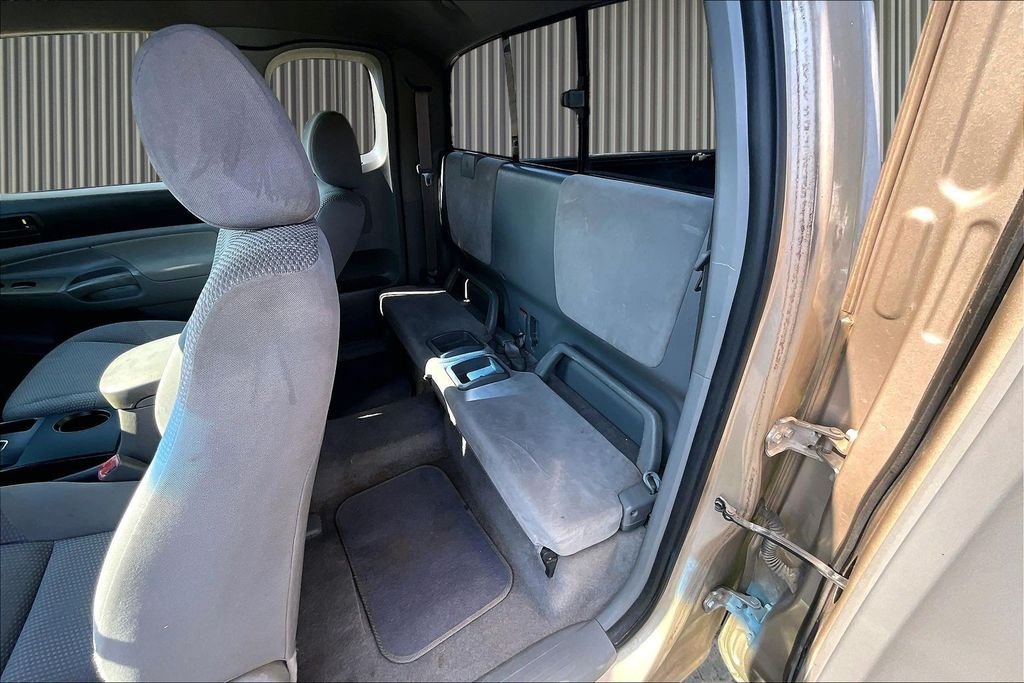 Used 2005 Beige Toyota Base image 24