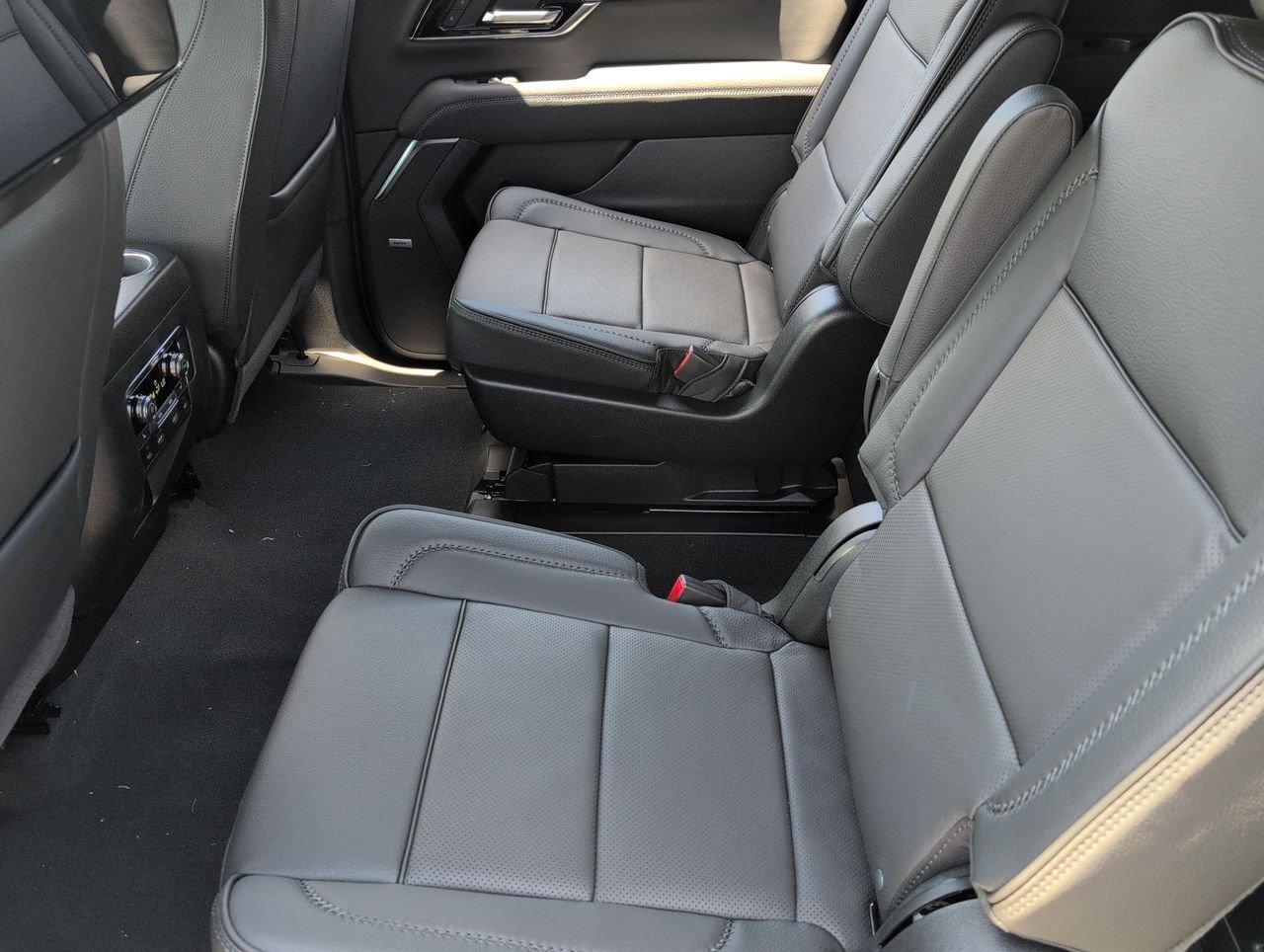 2026 GMC Yukon XL Denali - Photo 26
