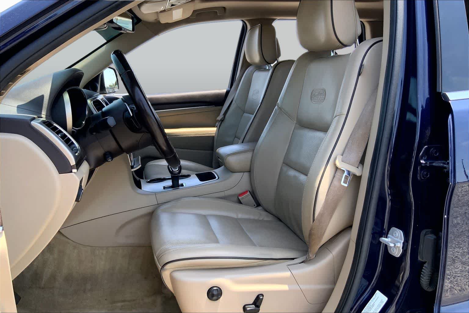 Used 2015 True Blue Pearlcoat Jeep Overland image 10