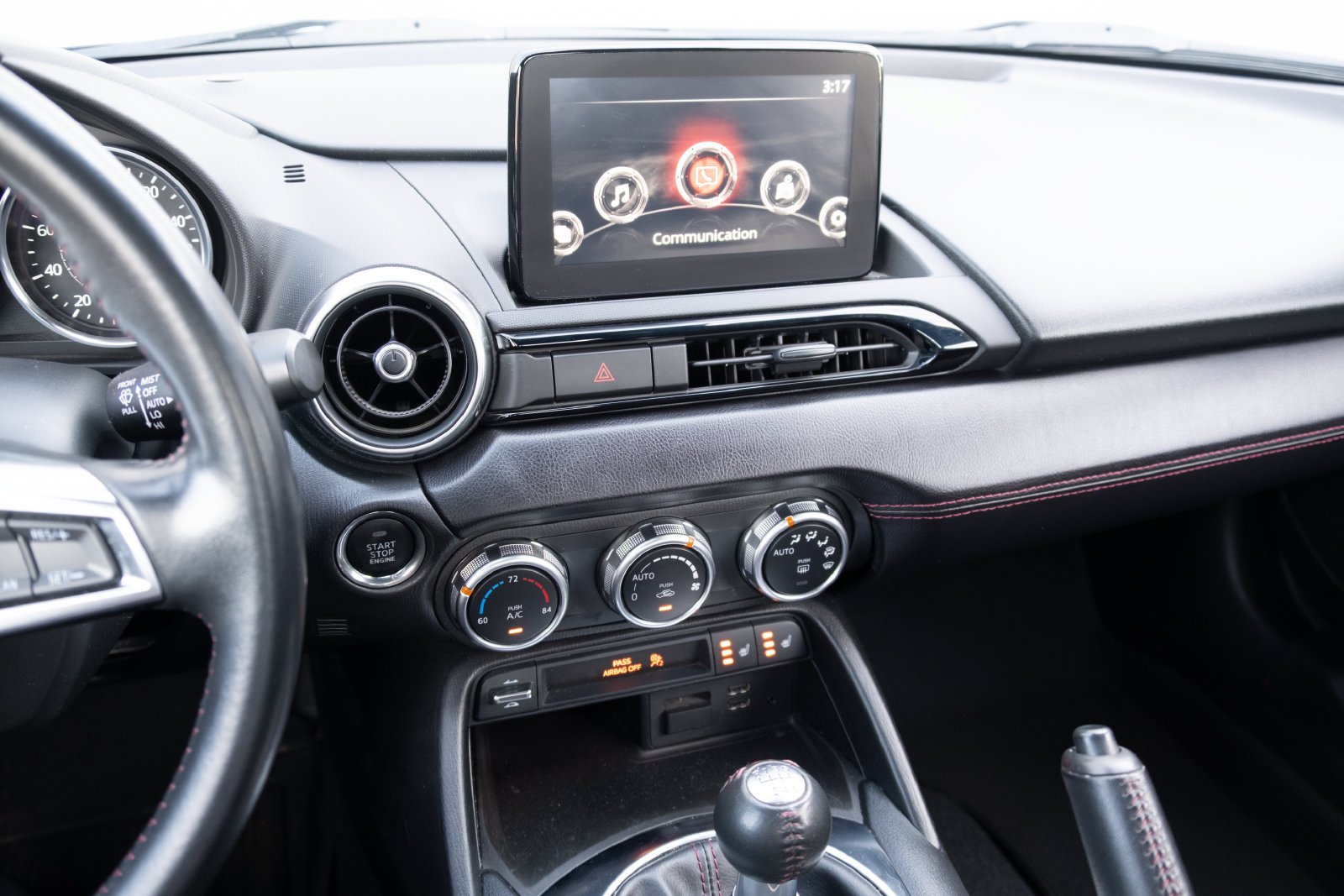 Used 2018  Mazda Grand Touring image 2