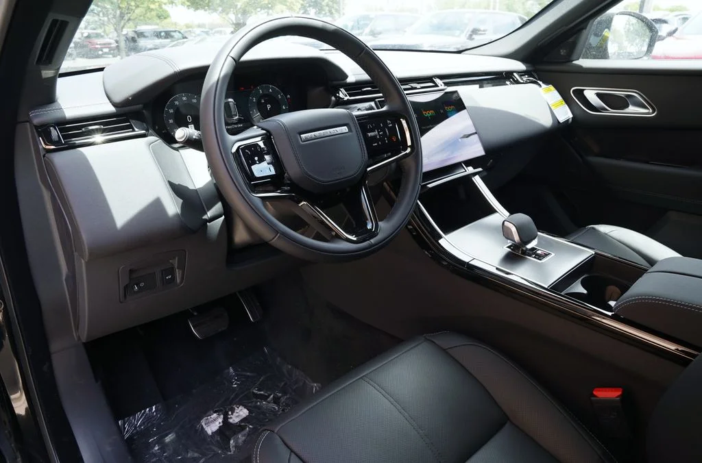 New 2026 Santorini Black Land Rover Belgravia Edition image 15