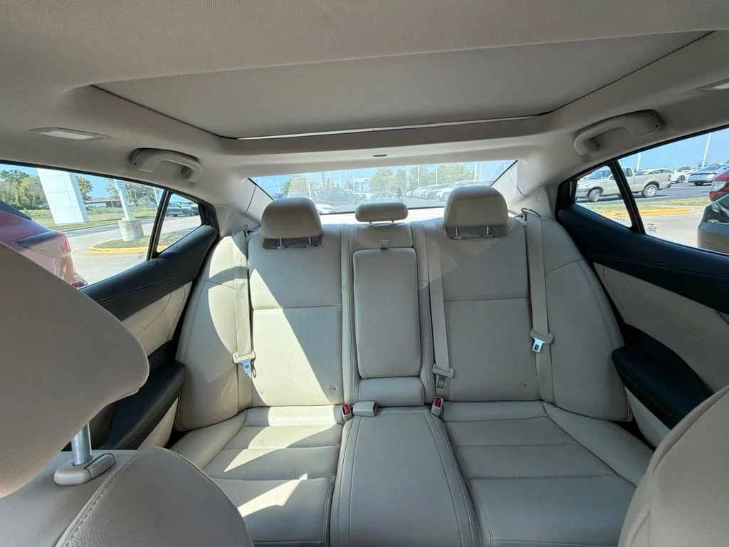 Used 2017 Black Nissan 3.5 SL image 9