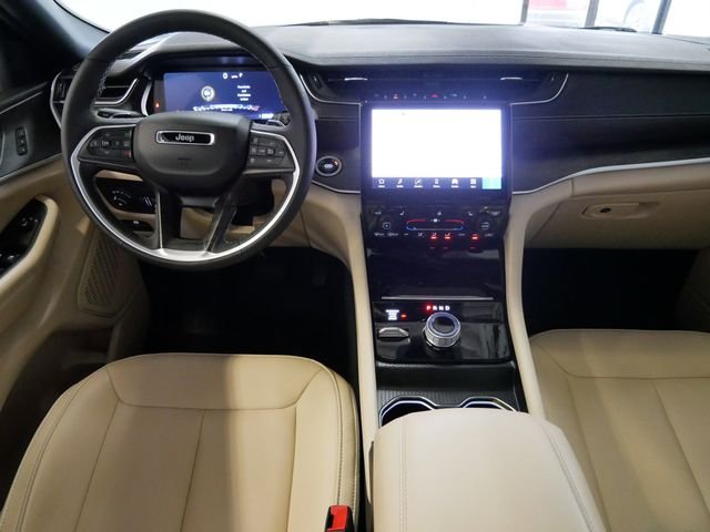 Certified Used 2025 Metallic Jeep Limited image 13